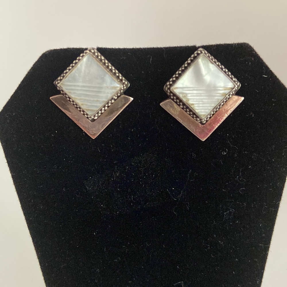 Great sterling silver, gold wash & mother of pearl stud earrings. Lots of detail